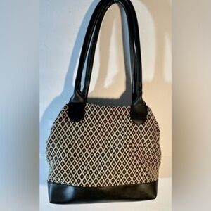 GOLD COAST LADIES BROWN AND WHITE PURSE